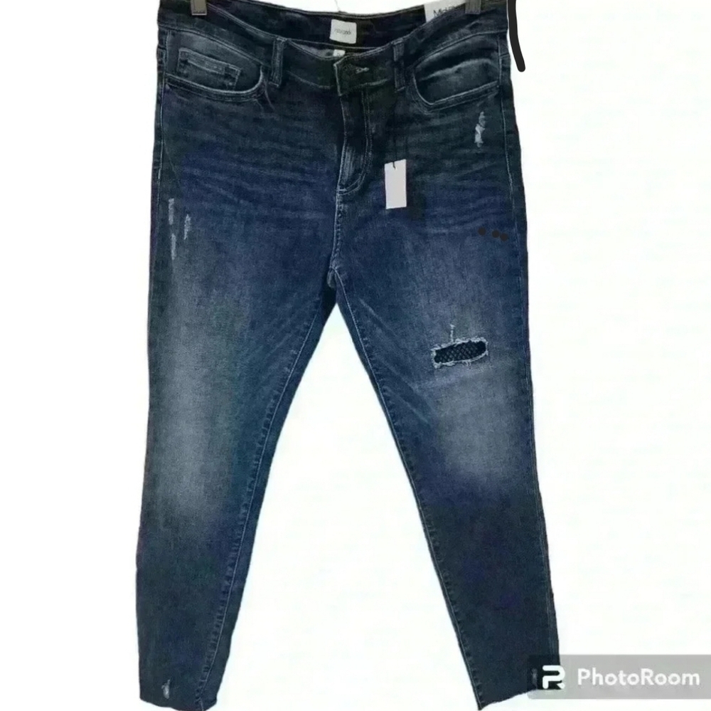 P5035 sneak peek nwt mid rise medium wash raw hem size 13rise- 9.5ininseam-27